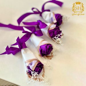 باقة ساتان وردة واحدة