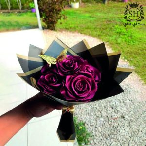 باقة ورد ساتان لون عنابي
