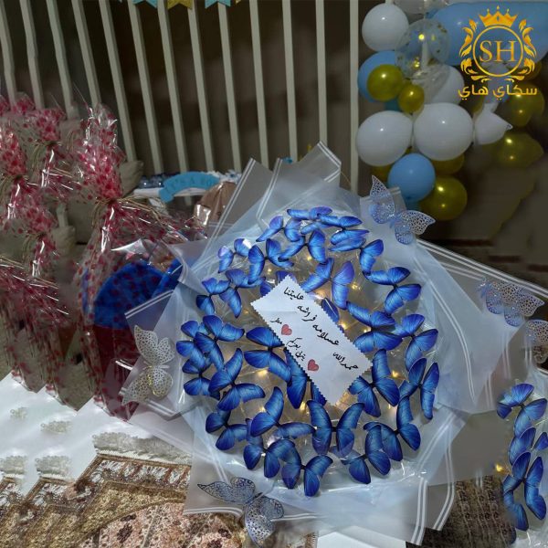باقة فراشات مع اضاءة لون ازرق