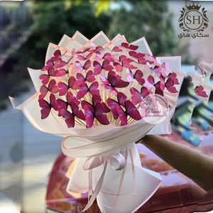 باقة فراشات مع اضاءة لون فوشي