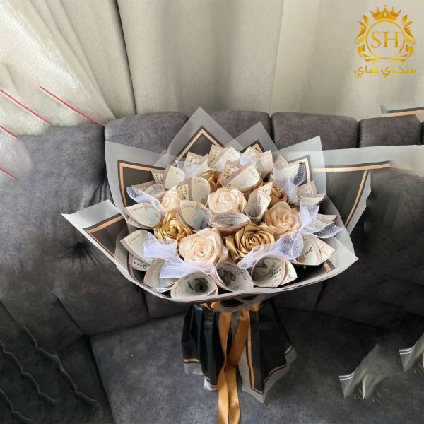 تنسيق باقة مصاري مع ورد ساتان
